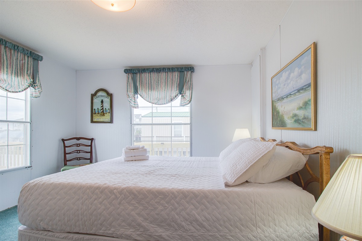 Bedroom 2: Queen Bed