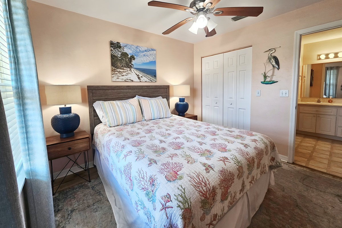 Guest bedroom with Queen Bed