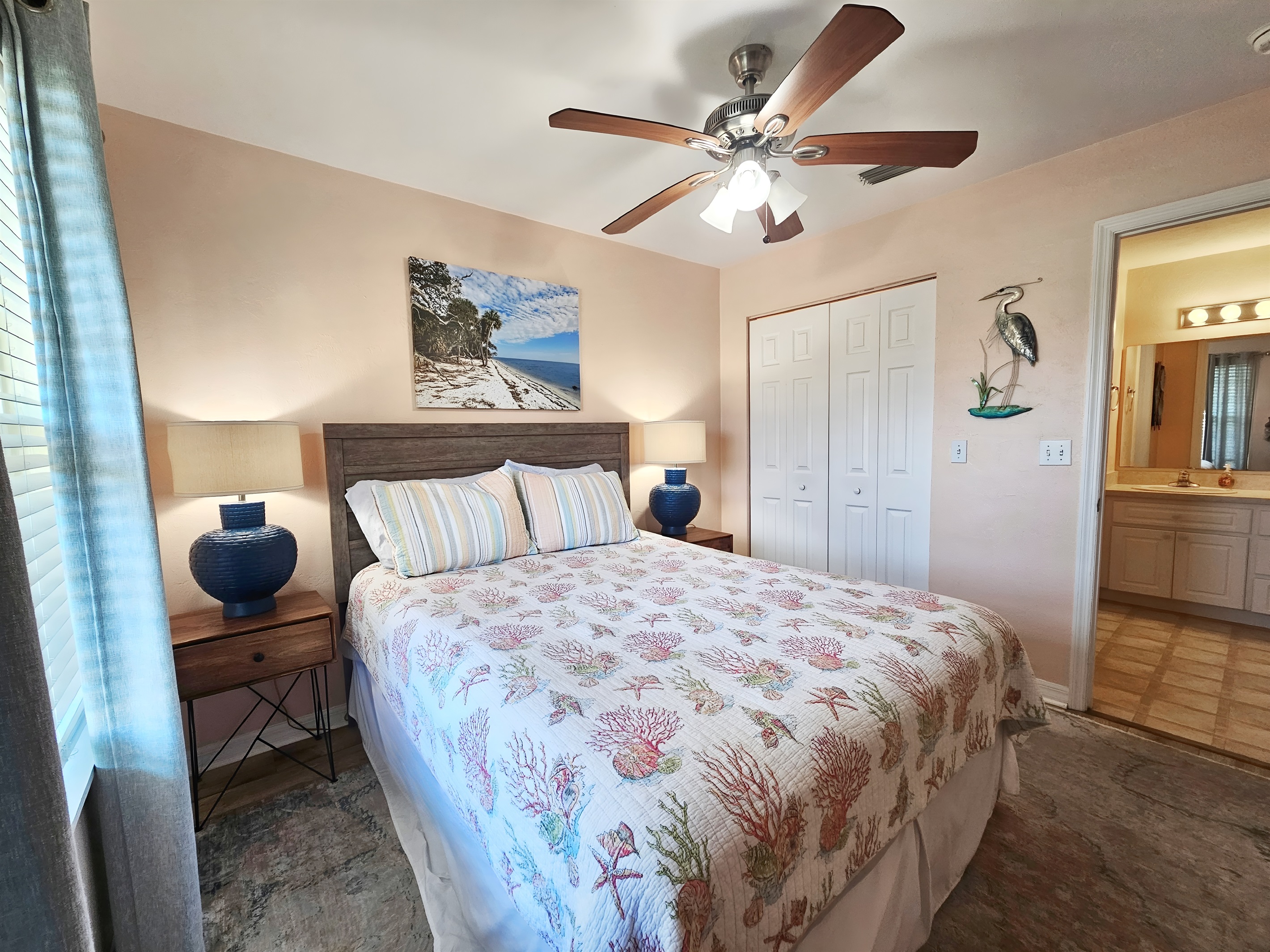 Guest bedroom with Queen Bed