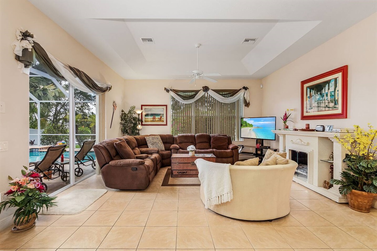 Villa Rosa - Large Living area 