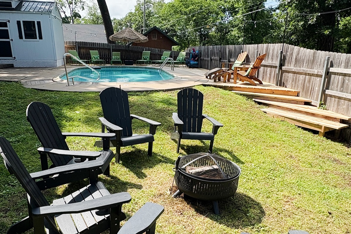 Firepit & Pool Area