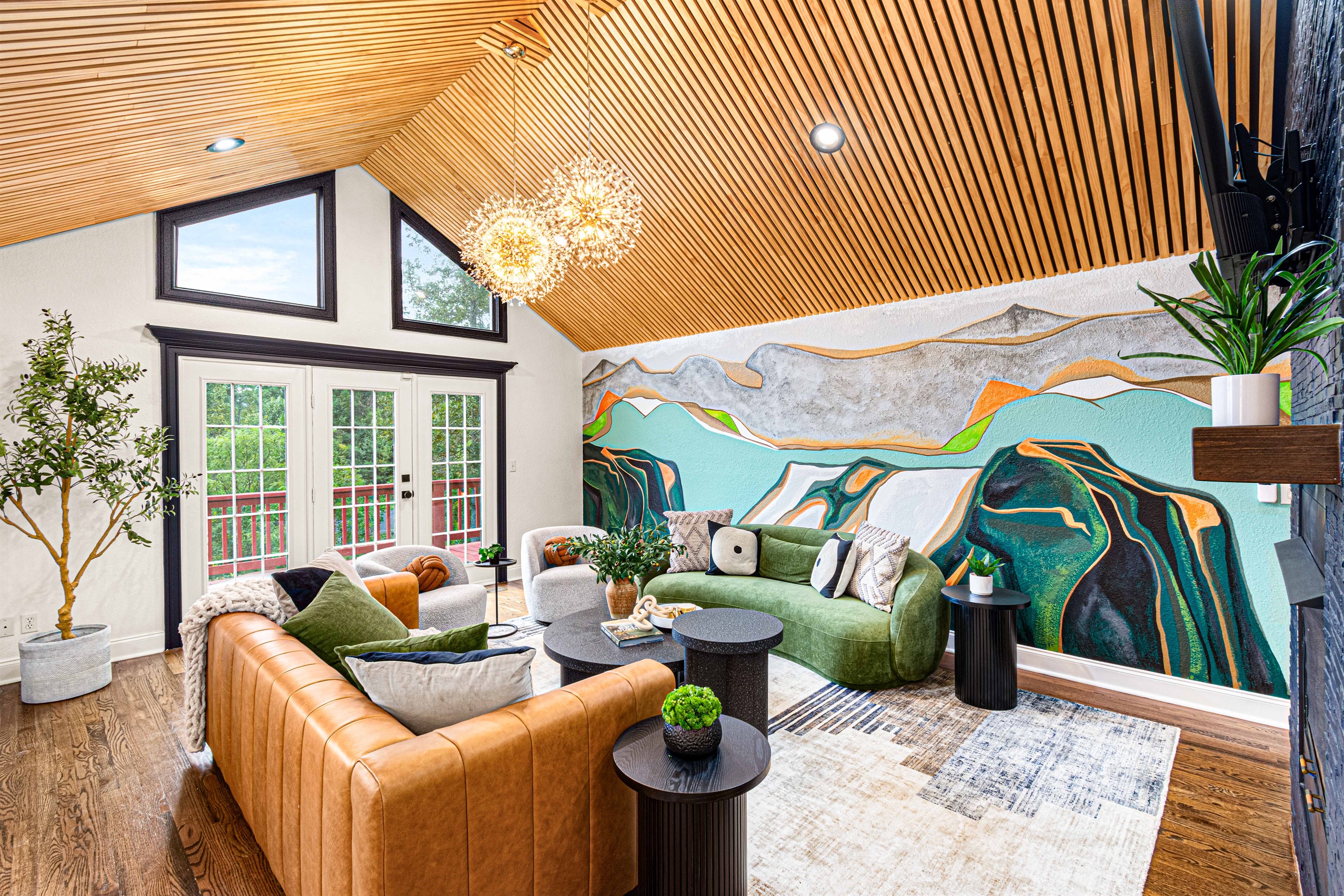 Perfect for families or friend groups—space for everyone! Enjoy the high ceilings, modern furniture and cozy fireplace in our living room that leads to the upper deck.