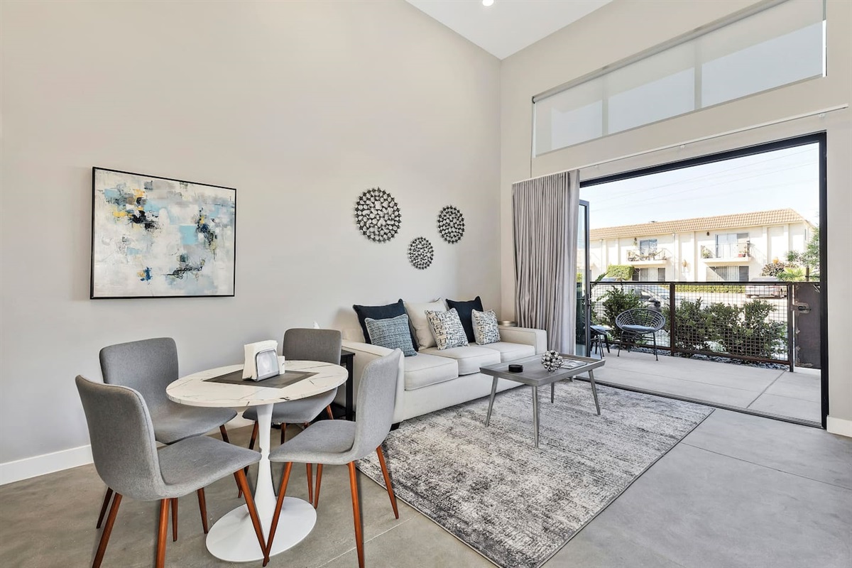 Airy 1 bedroom apartment located on the ground level of San Diego's most exciting, walkable neighborhood.