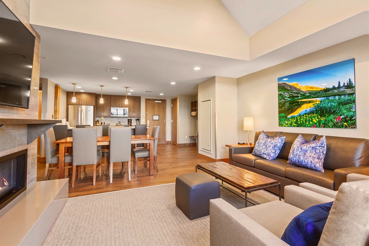 Spacious open-concept living in this 3BR at Grand Colorado on Peak 8, perfect for gathering after a day on the mountain