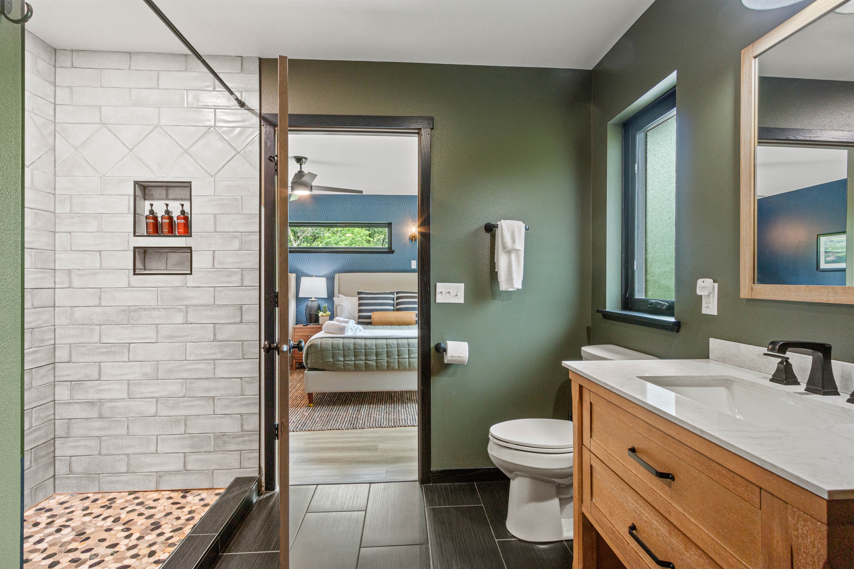 Bedroom 1 - en suite bathroom
