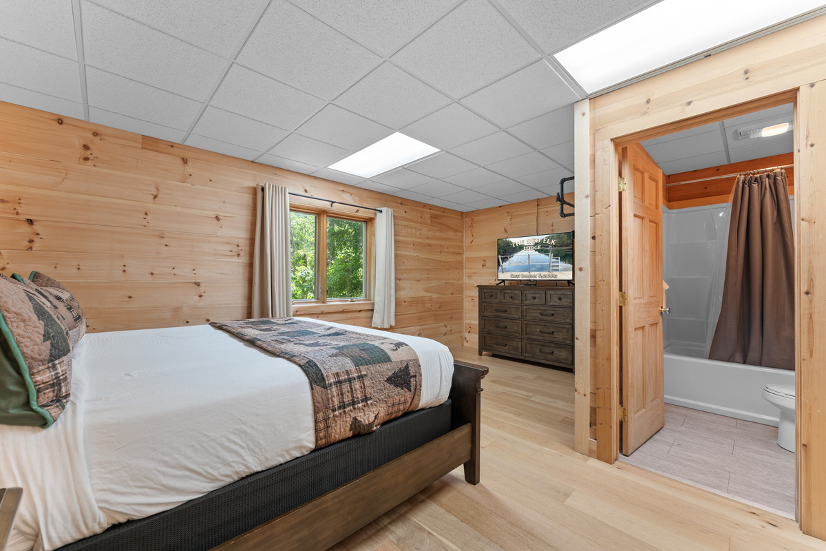 Bedroom #4 has an in-suite full bathroom.