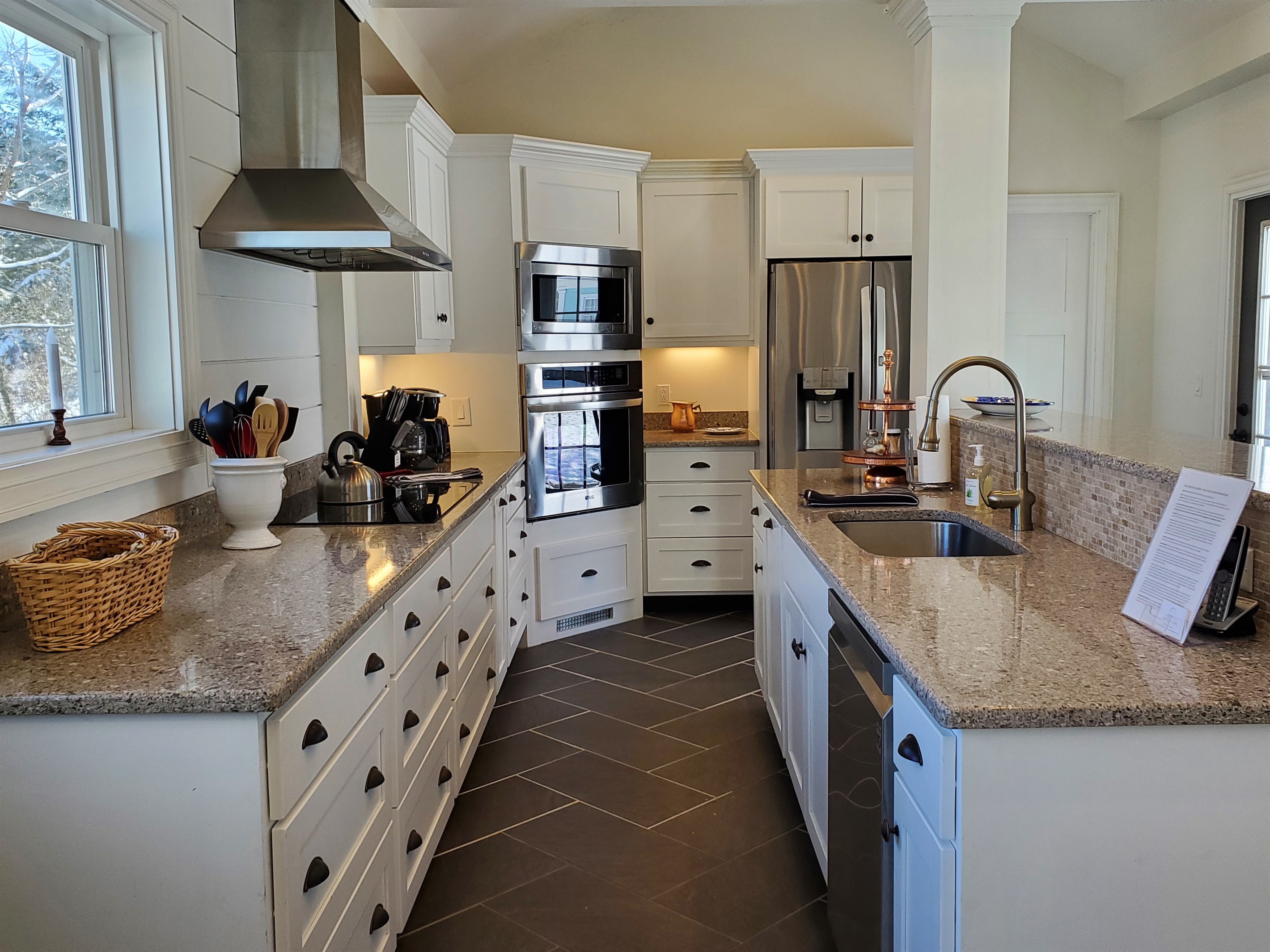 Fully equipped contemporary kitchen