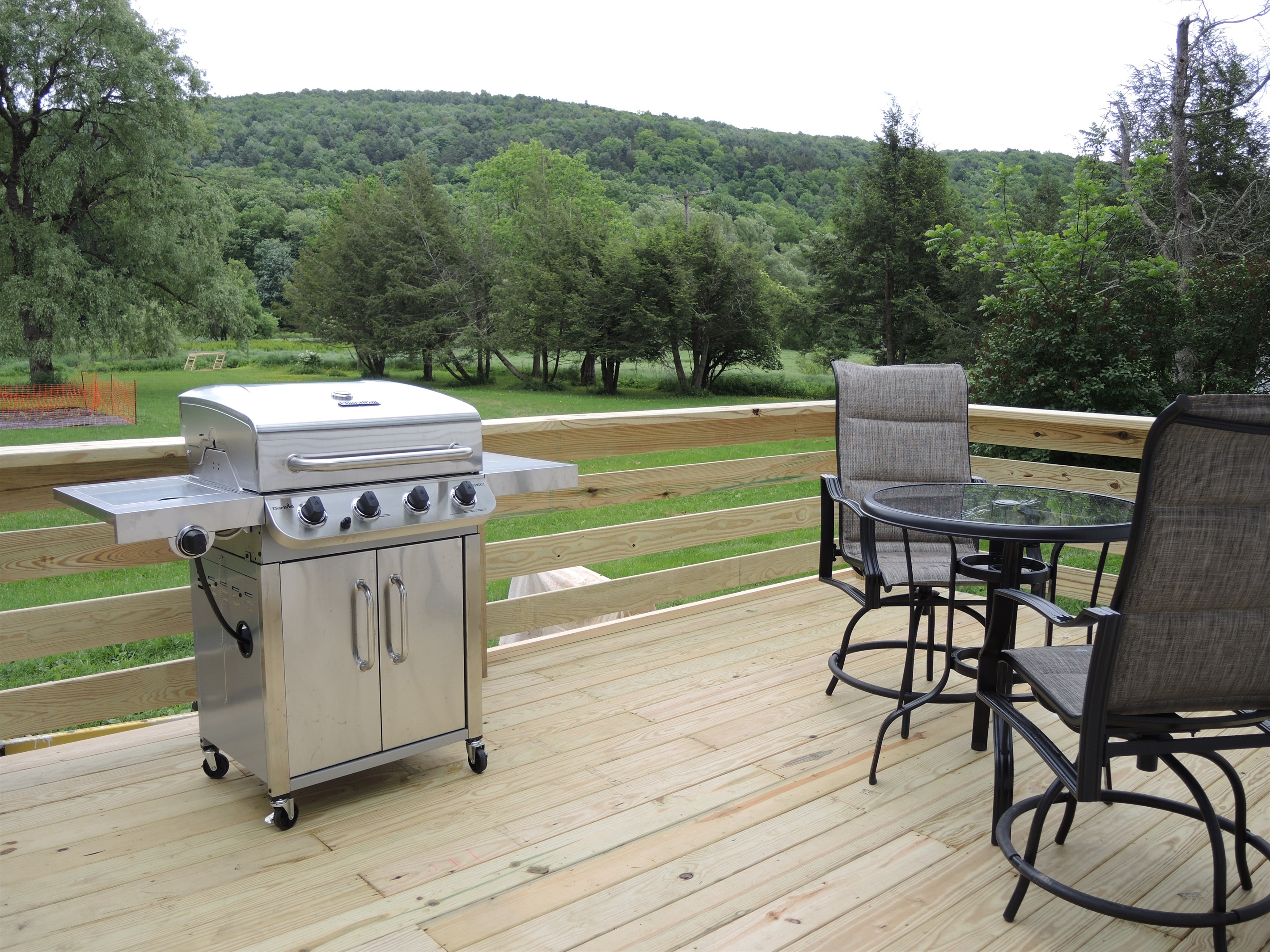 Open side deck with soothing long-distance view