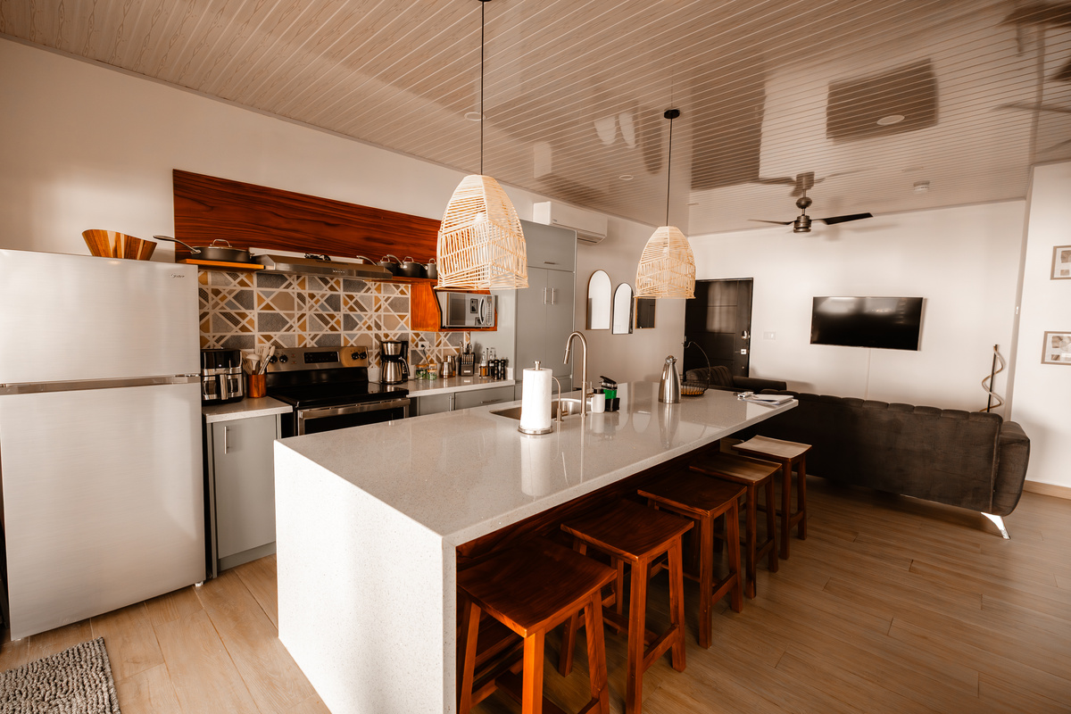 Huge island with five bar stools