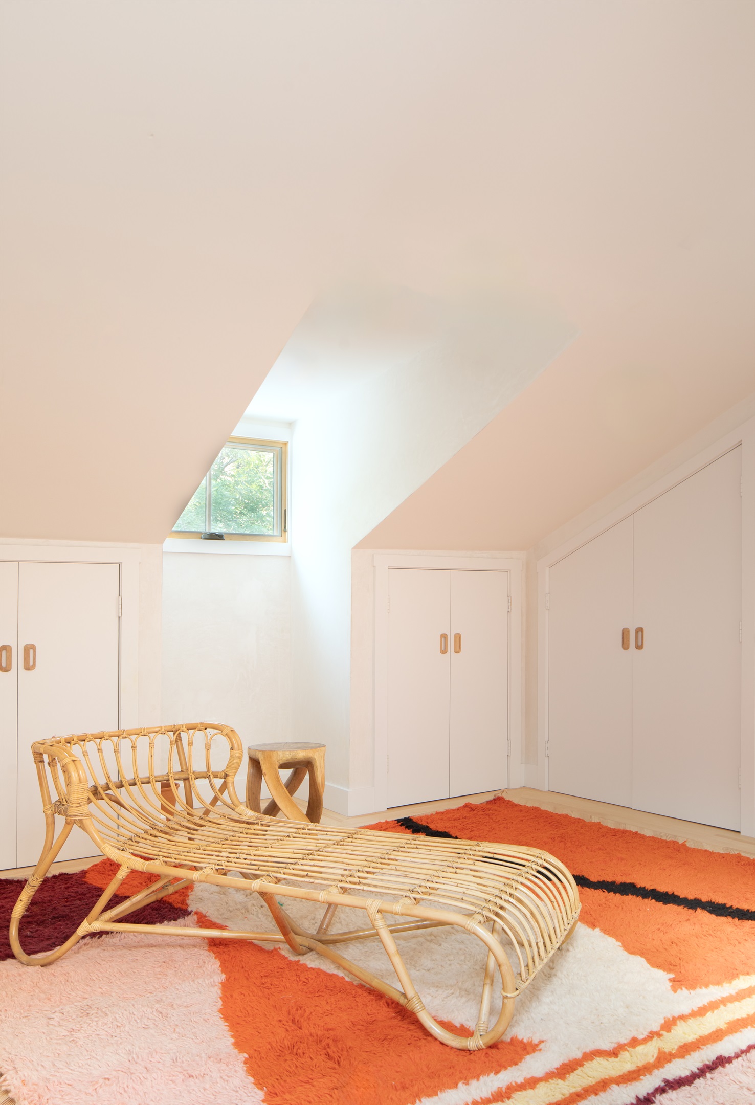 WALK IN CLOSET SITTING ROOM