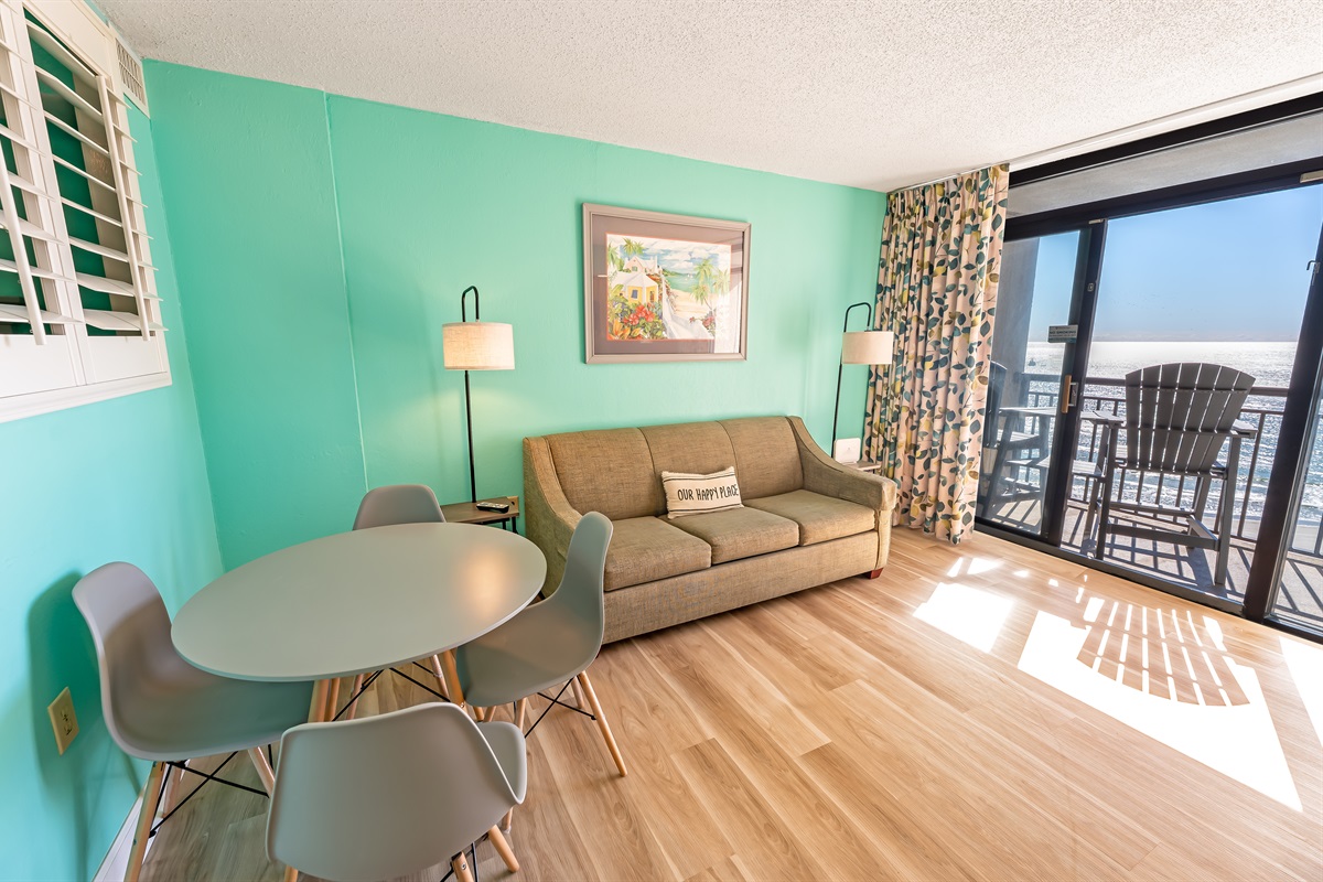 Amazing Living Room with Stunning Views🌊☀️