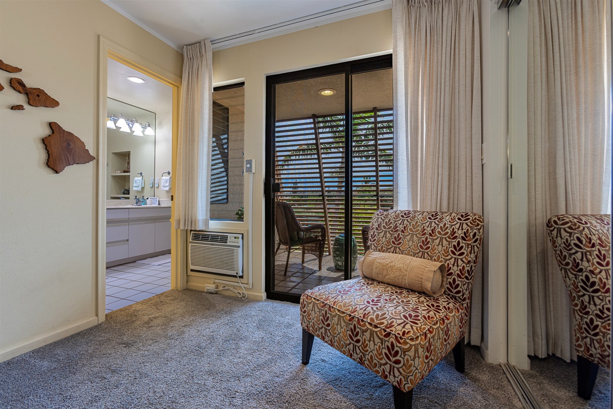 En suite bath off the sitting area