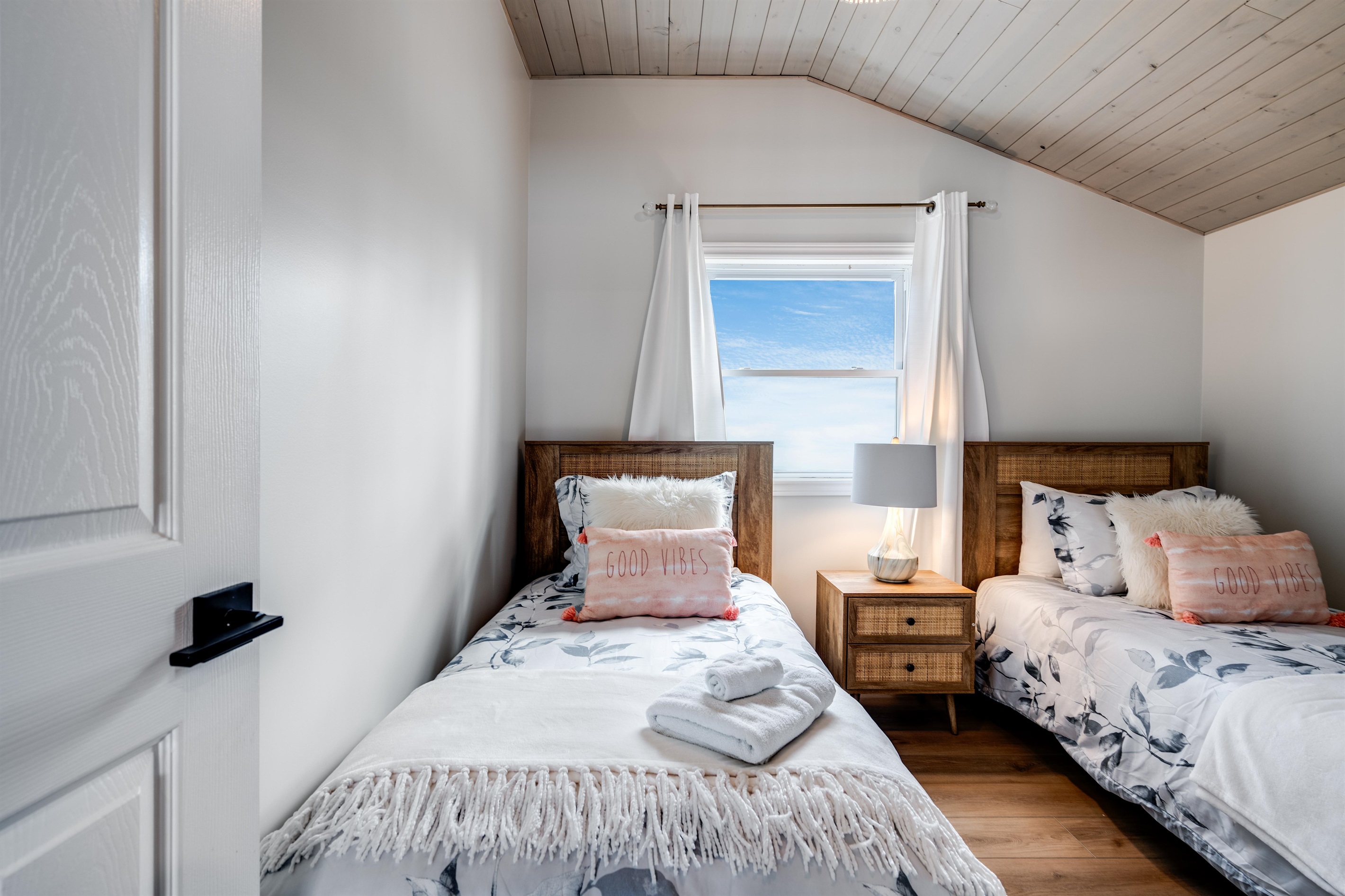 2 Single bed Bedroom