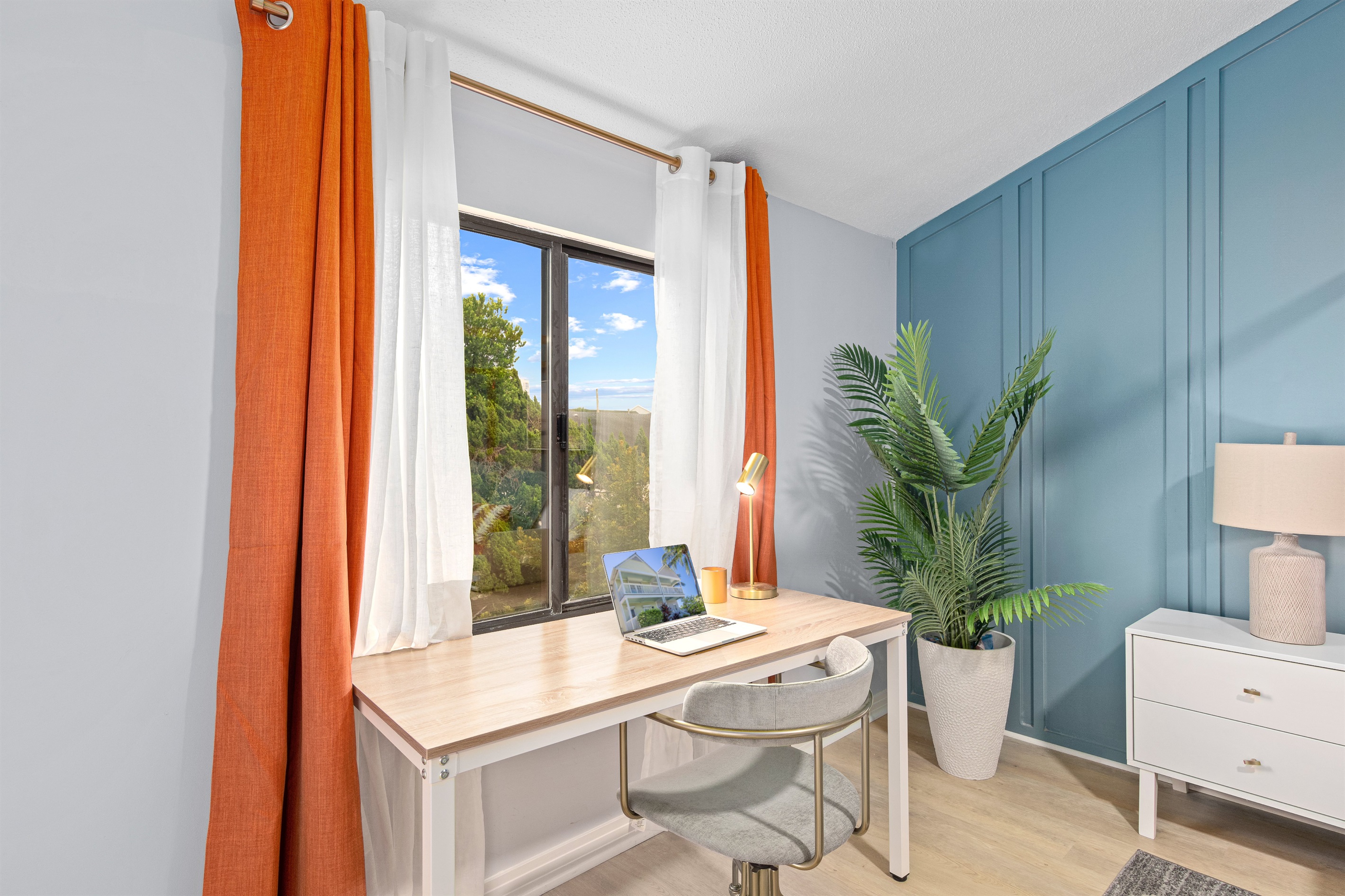 Need to work during the trip? We provide an excellent setup with a scenic view of the lake (laptop not included!)