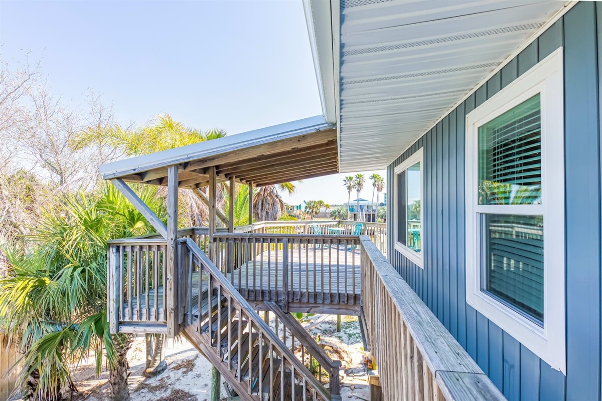 Outdoor Deck: Enjoy stunning views from your private deck surrounded by swaying palms!