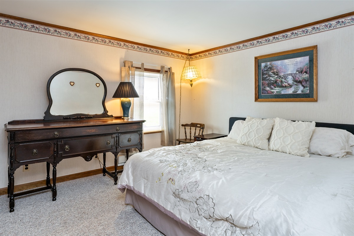 Upstairs King Bedroom