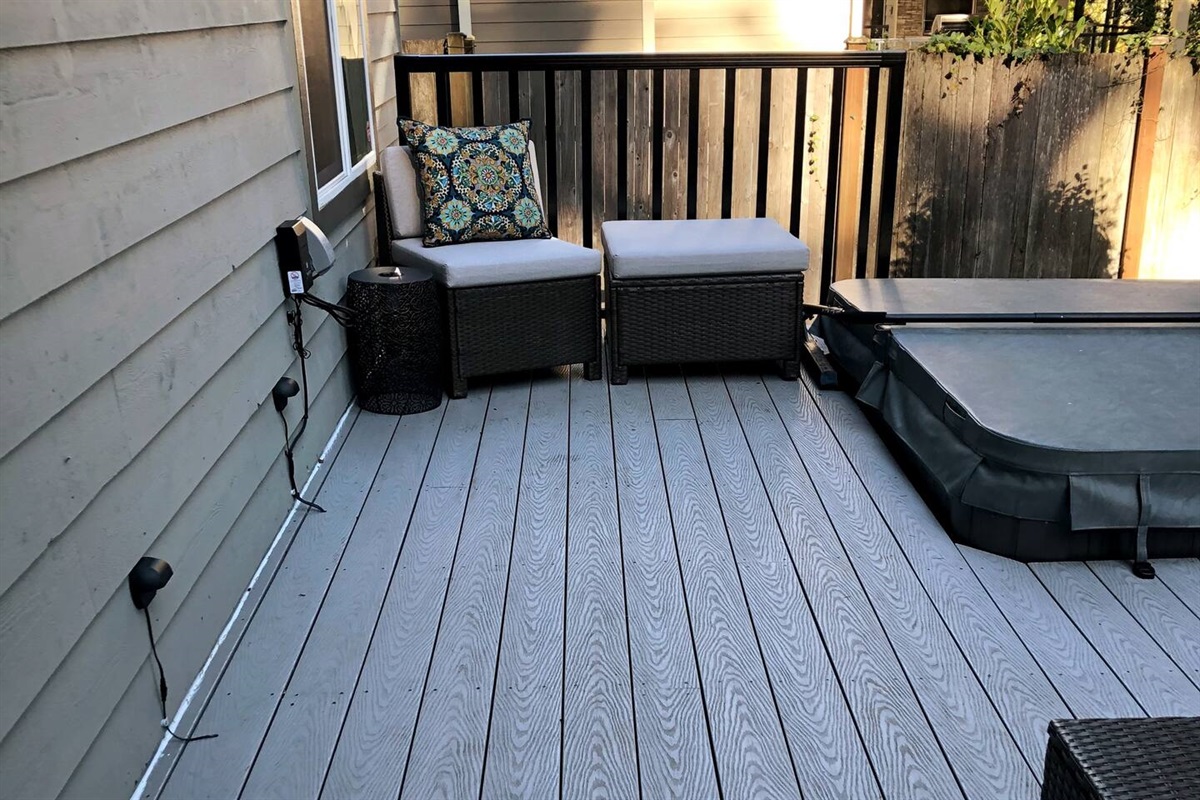 Lower deck with hot tub