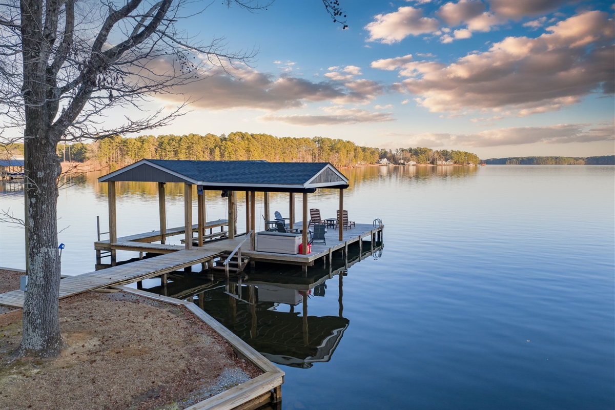Lakeside Retreat: Unwind on the private dock with stunning water views and fresh air!