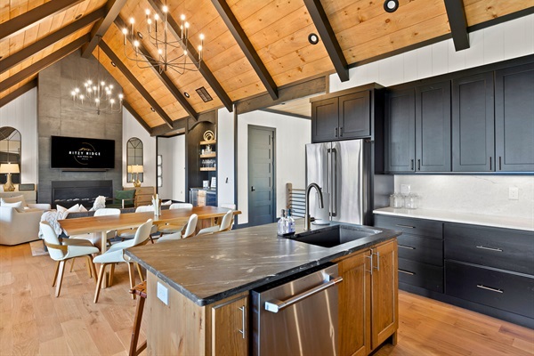 From morning coffee to evening snacks, enjoy open-concept living that brings together the kitchen and lounge for effortless gathering.