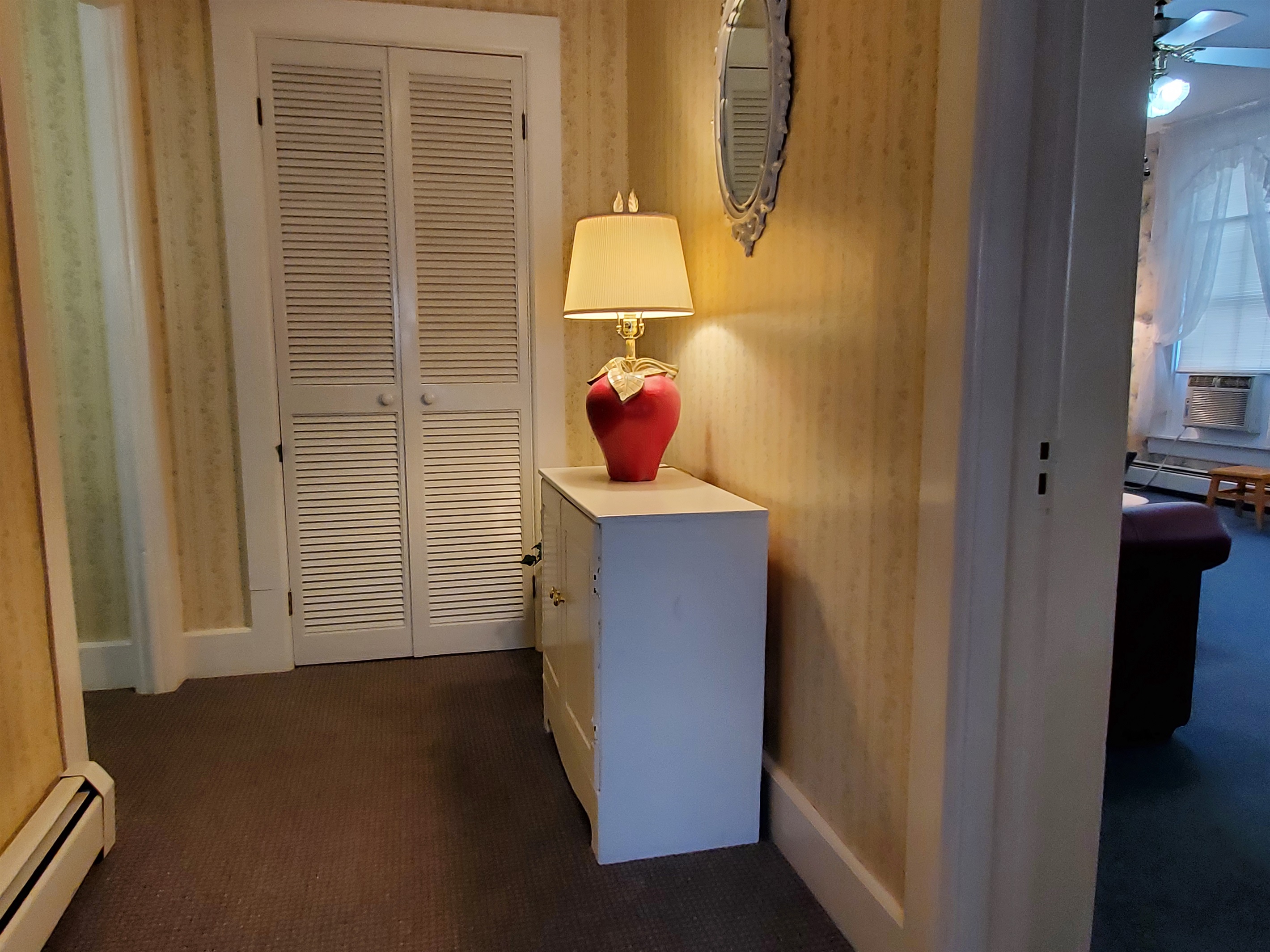 Welcome to Apple Tree #2 lv rm on right, dining area on left