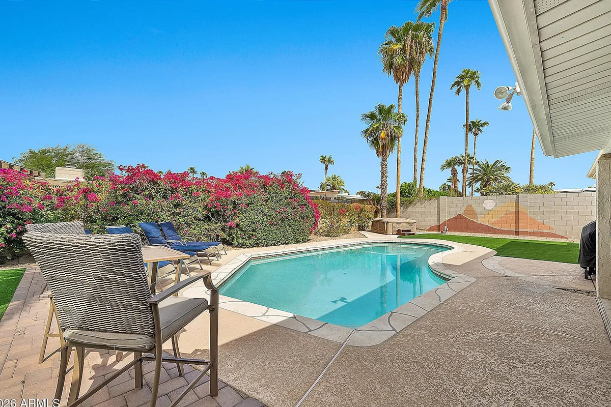 Thunderbird Home photo 25