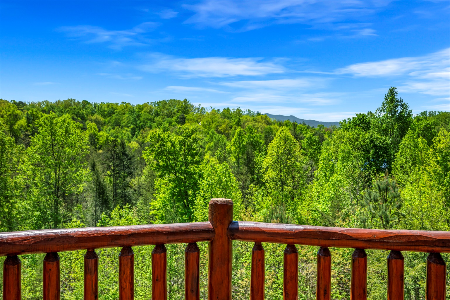 Rdige View Lodge mountain cabin deck
