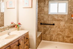 Everything You Need, Right Here! 🚽🚿 – Our full bathroom is ready with all essentials, making your stay hassle-free and comfortable.