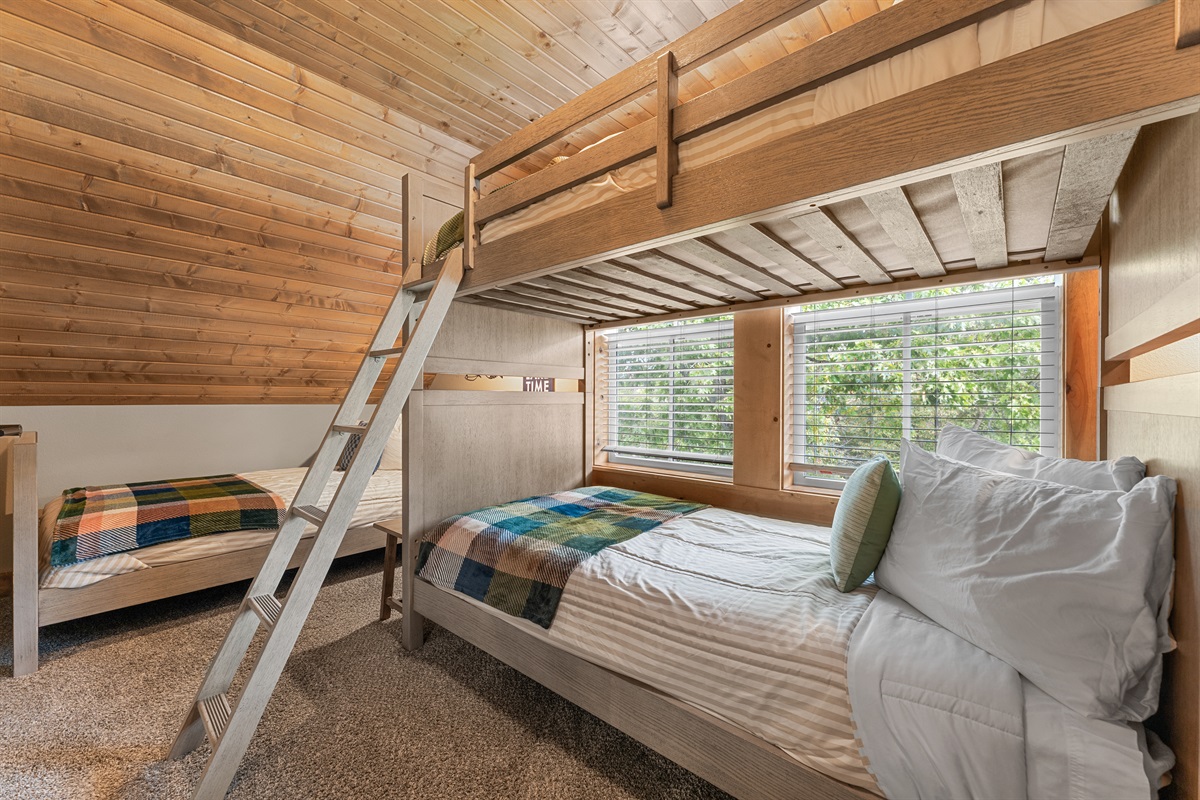 4 Twins in Bunkroom