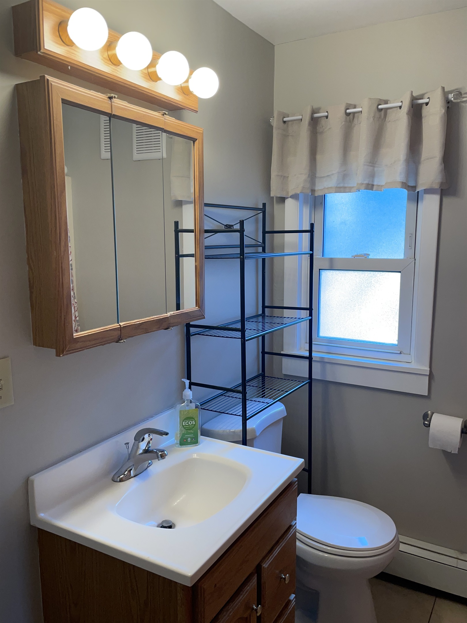 Attached apartment - bathroom