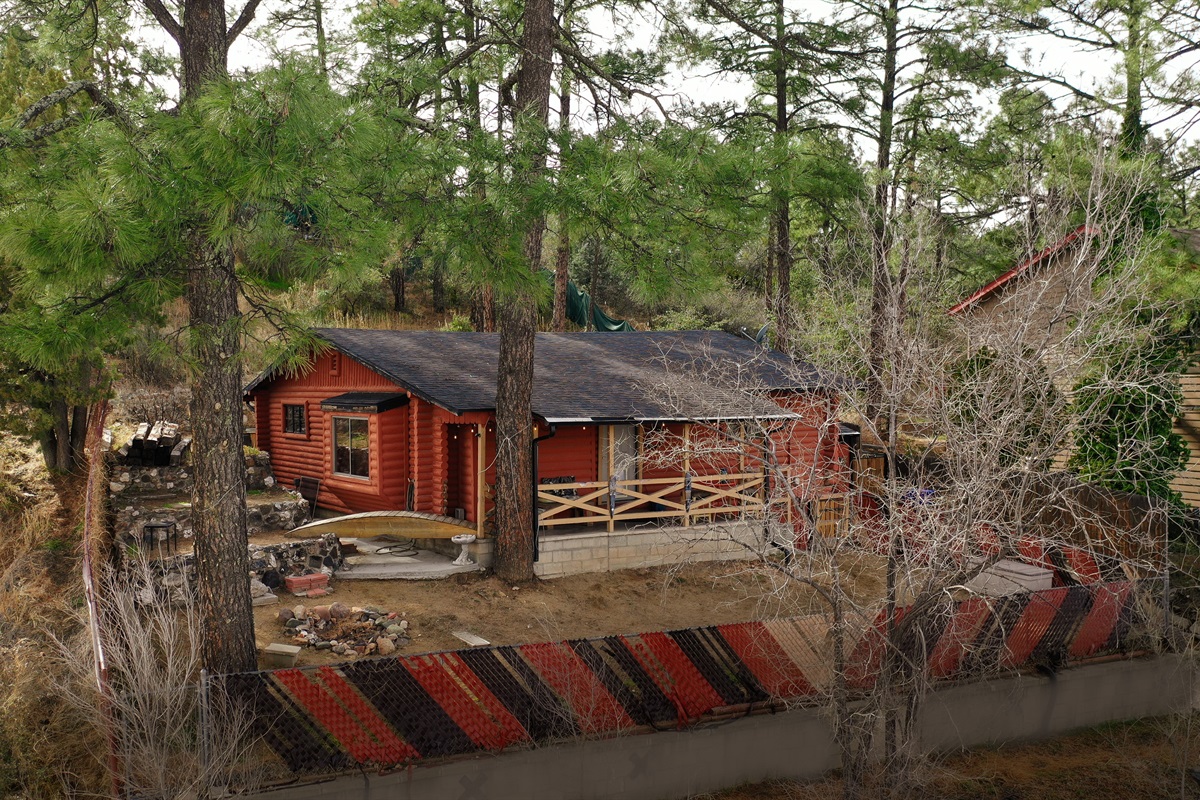 Cozily Nestled in the Ponderosa Pines at the edge of Prescott