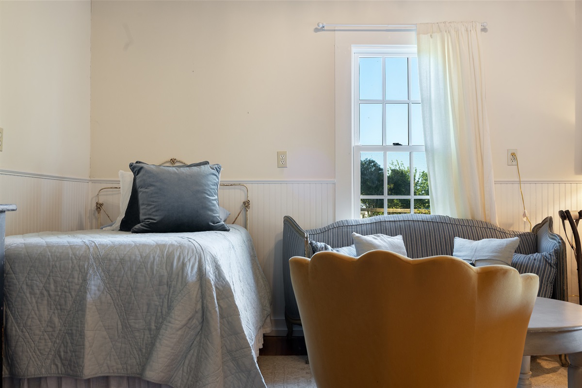 main living with twin bed