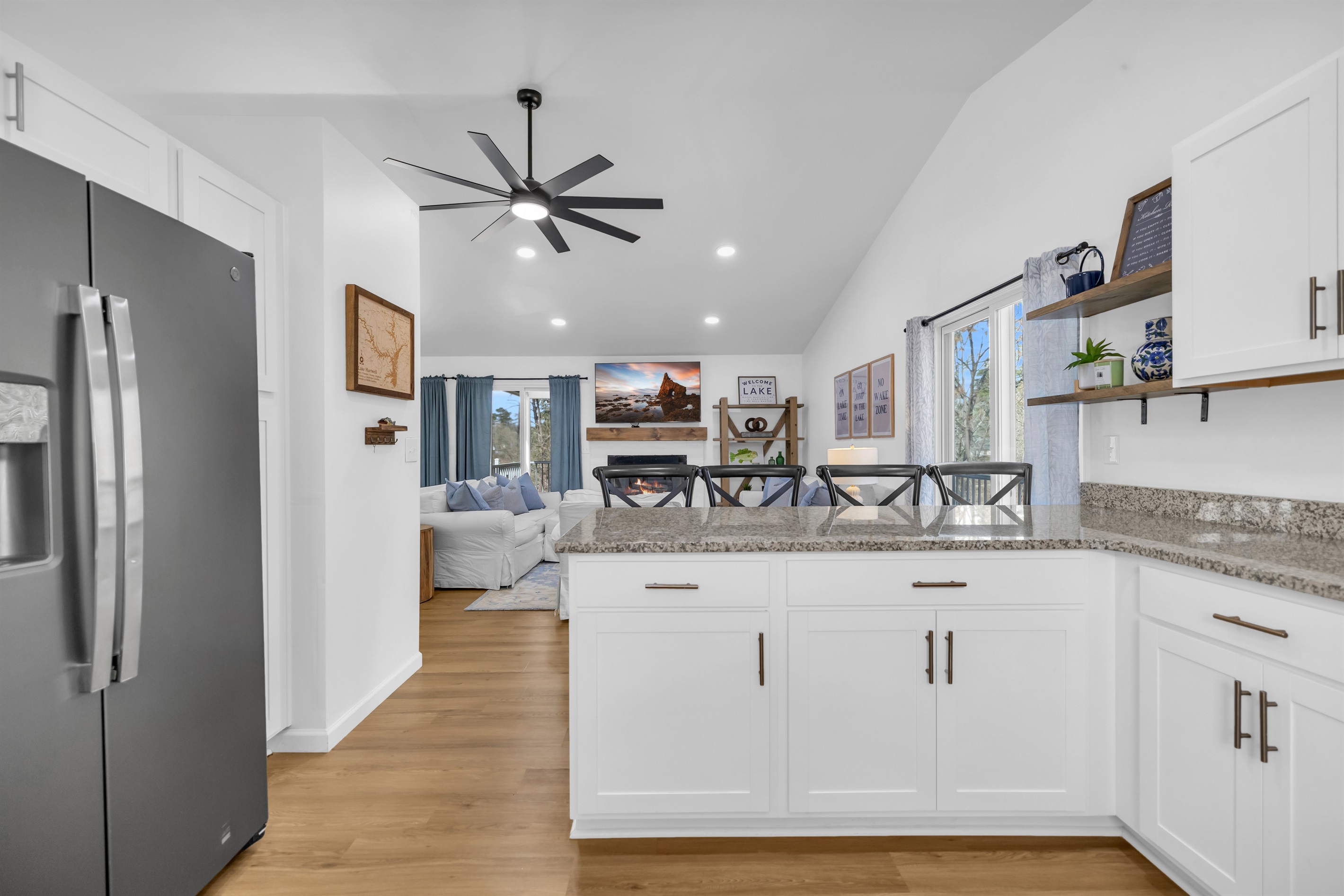 Kitchen with 4 bar stools 