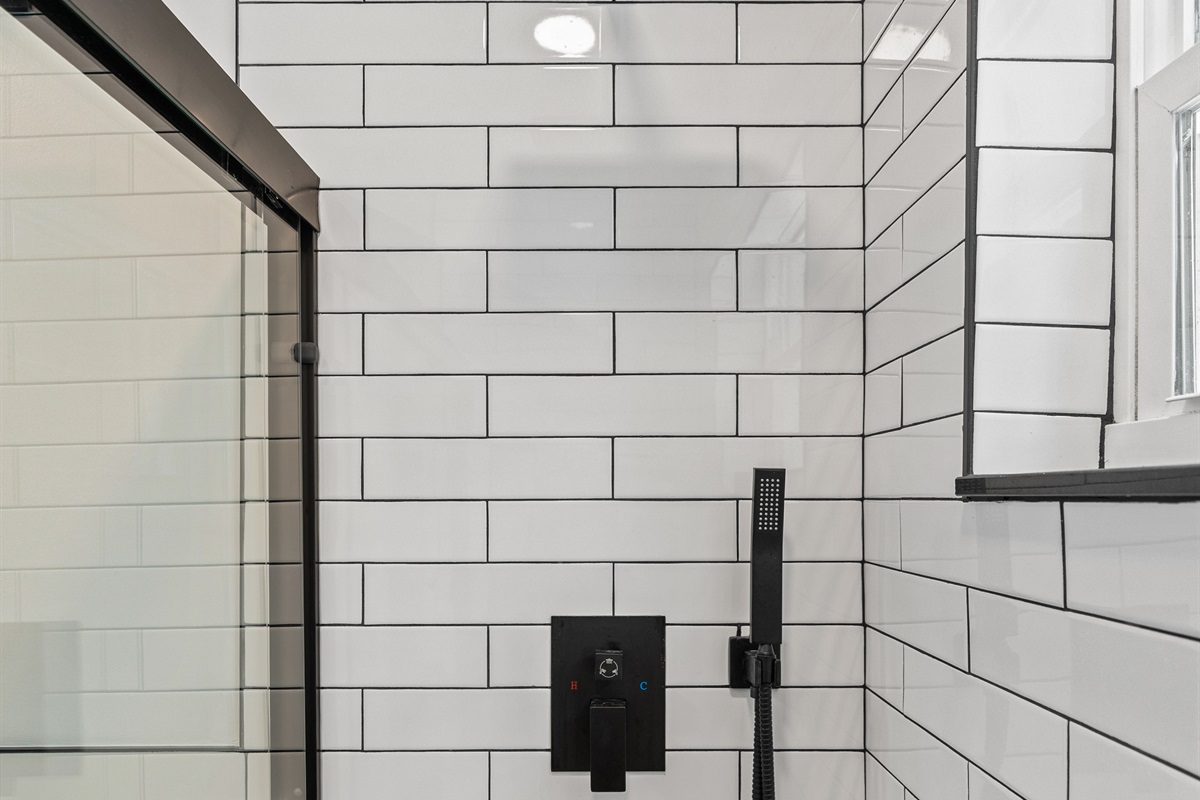 ✨ Brand-New Freshly Remodeled Bathrooms
