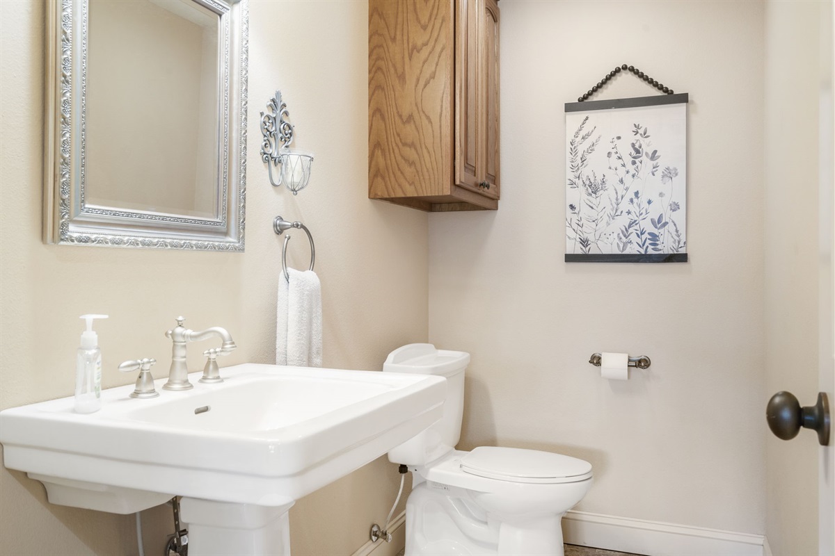 Half bath off of the game room