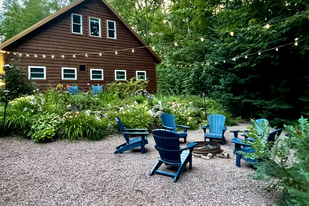 Rock Garden Cottage one of two cabins on property this is 1br 2 queen beds, with firepit provided wood and overhead solar string lights at night
