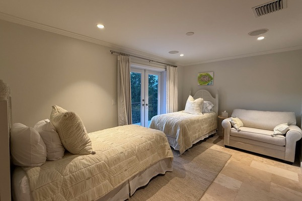 Two twin beds/Twin sleeper sofa/Iphone and watch charger; Luxury Bed Linens