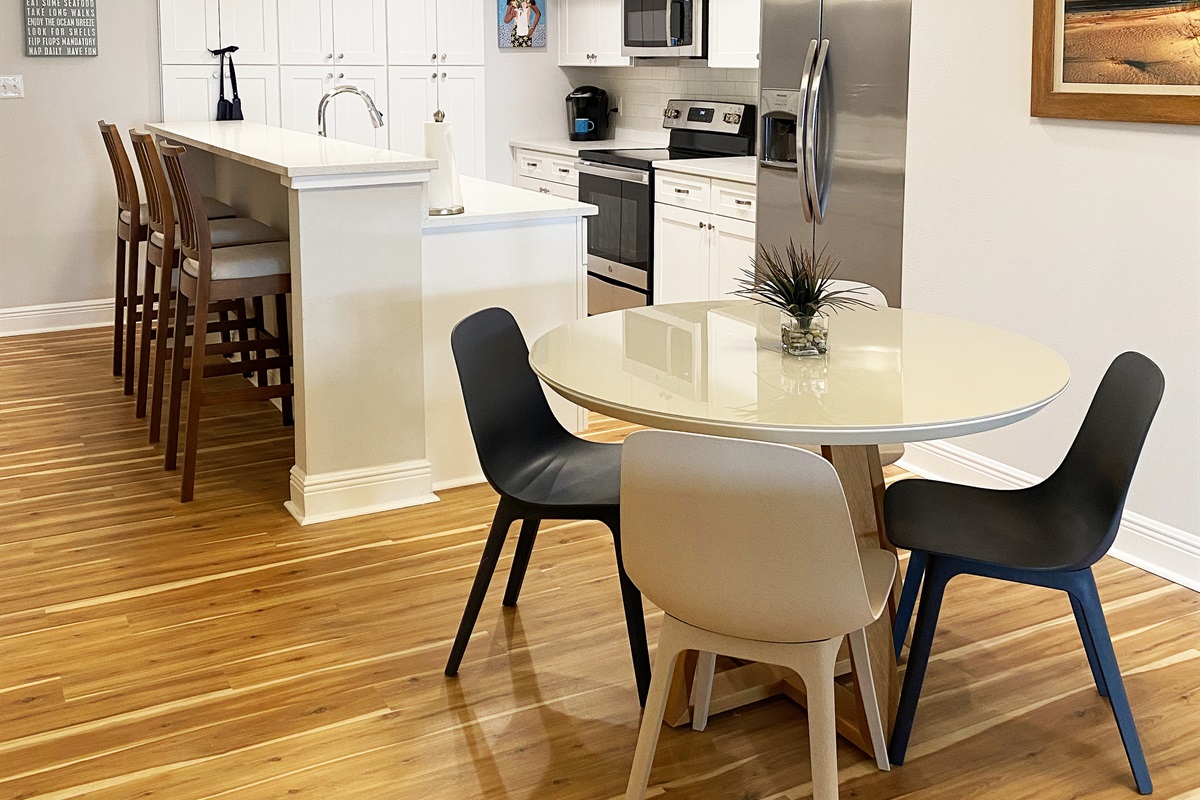 Fully-stocked kitchen to whip up chocolate chip pancakes or scallop fettucine or whatever you dream of. Comfy dining chairs invite you to linger a while.