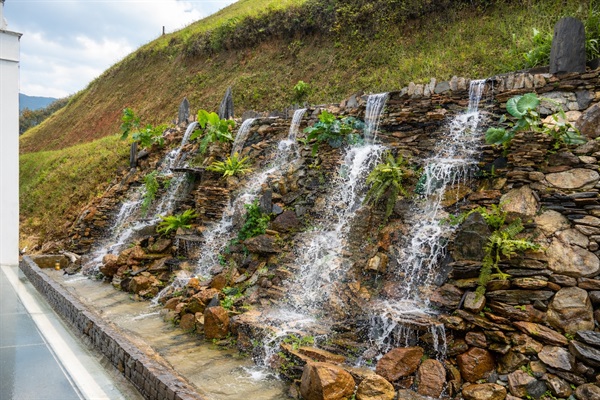 Just imagine this waterfall to your right, all of Medellin to your left, and in front of you a glass floor. A special feeling