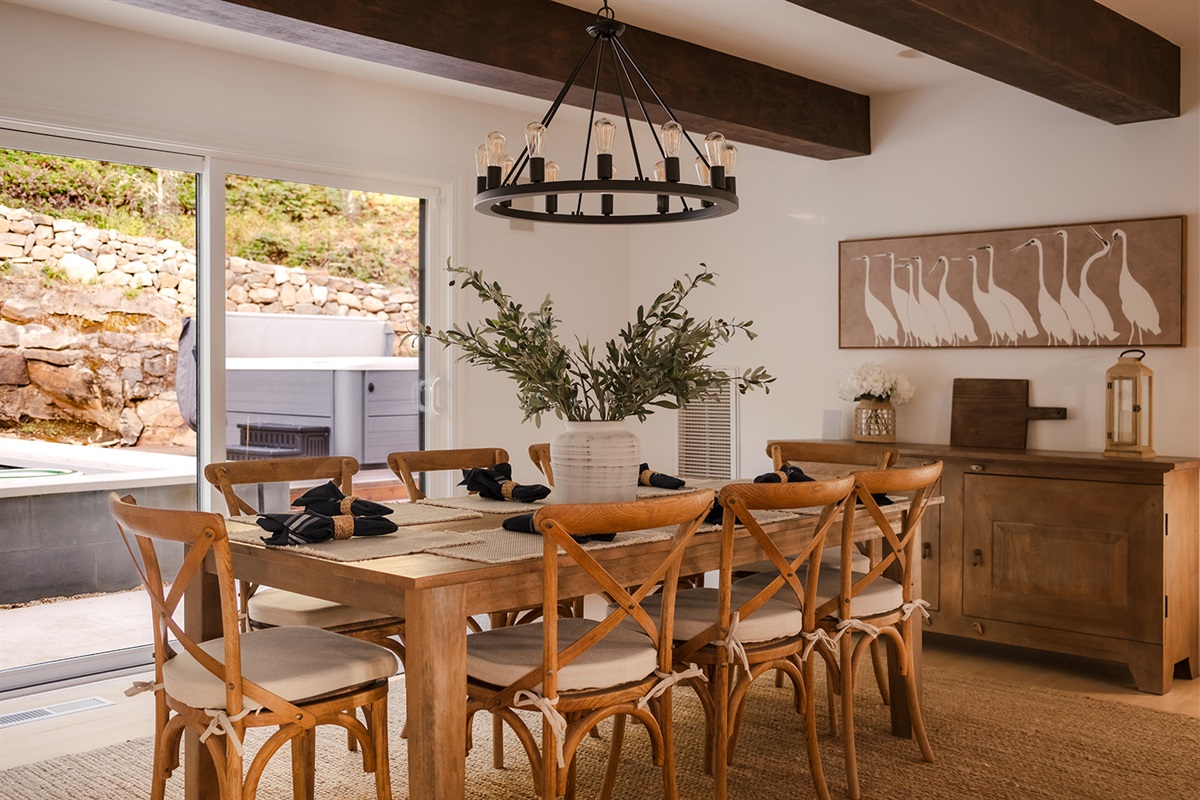 Sonoma-Style Dining Seats 8-10