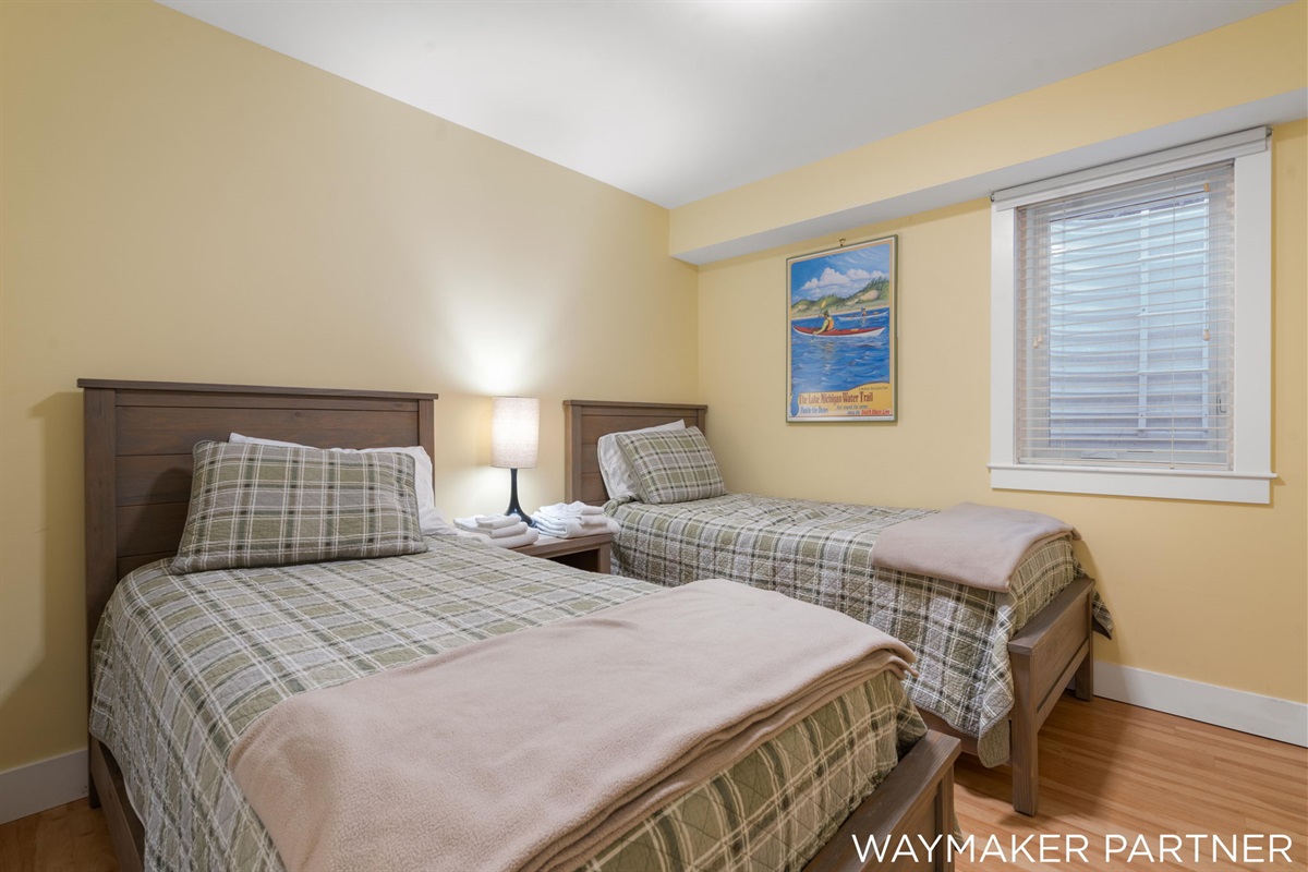 Bedroom #5 with 2 twin beds