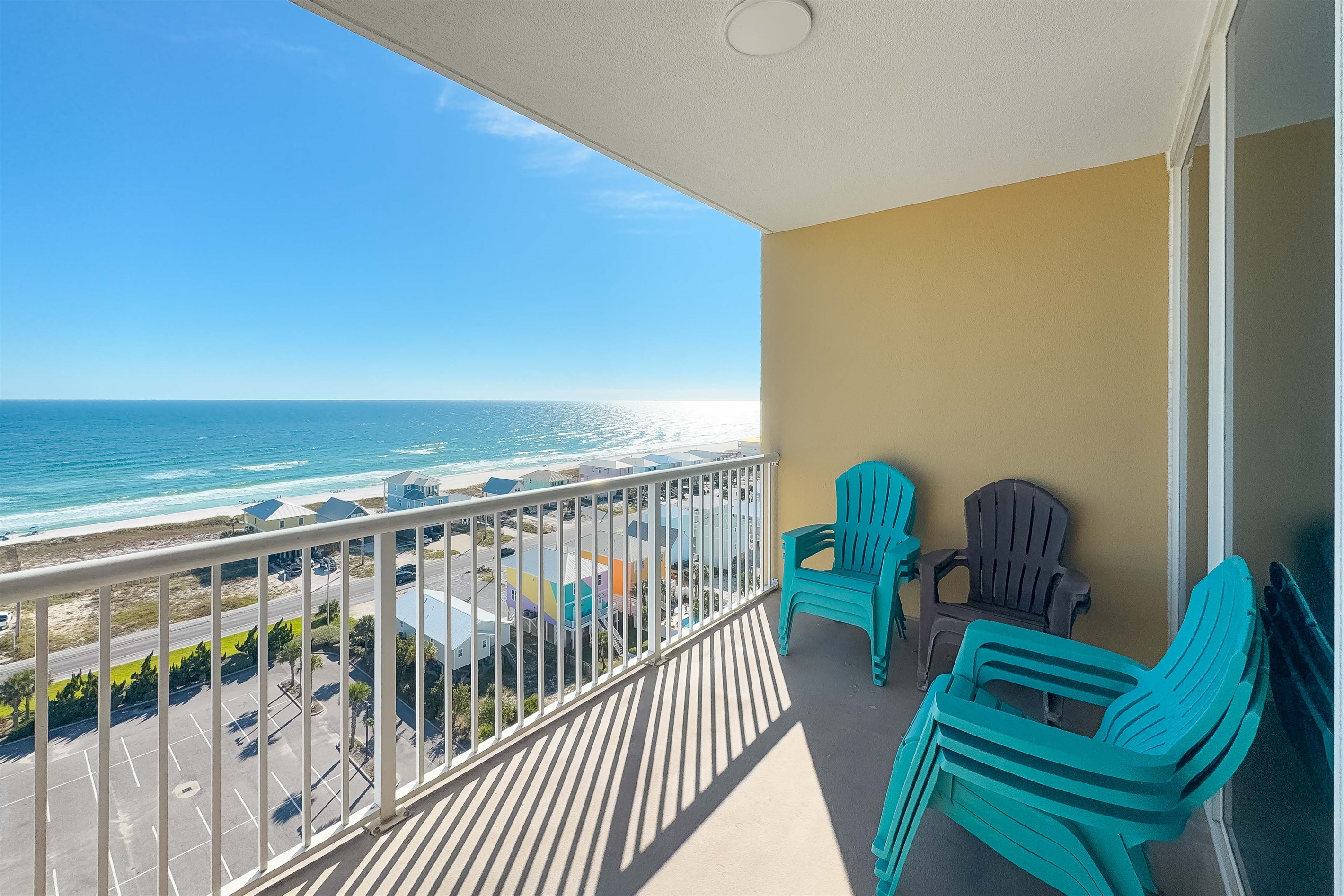 Enjoy your morning coffee or evening cocktails with the mesmerizing ocean as your backdrop.  This balcony is the perfect place to unwind.