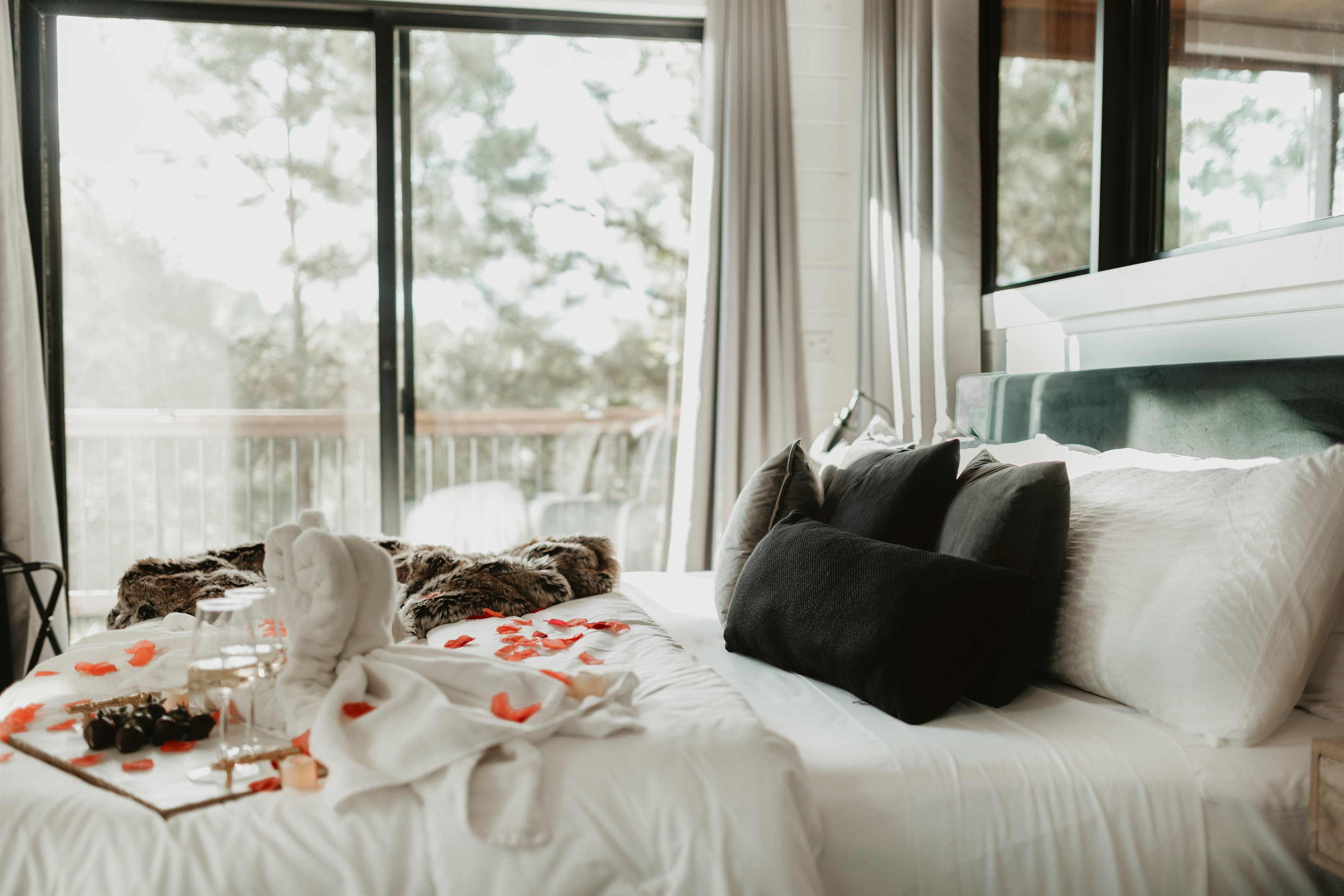Wake up to forest views from this dreamy bedroom retreat. Plush bedding, soft natural light, and a private balcony create the perfect backdrop for coffee in bed, romance, or a slow morning surrounded by the pines.