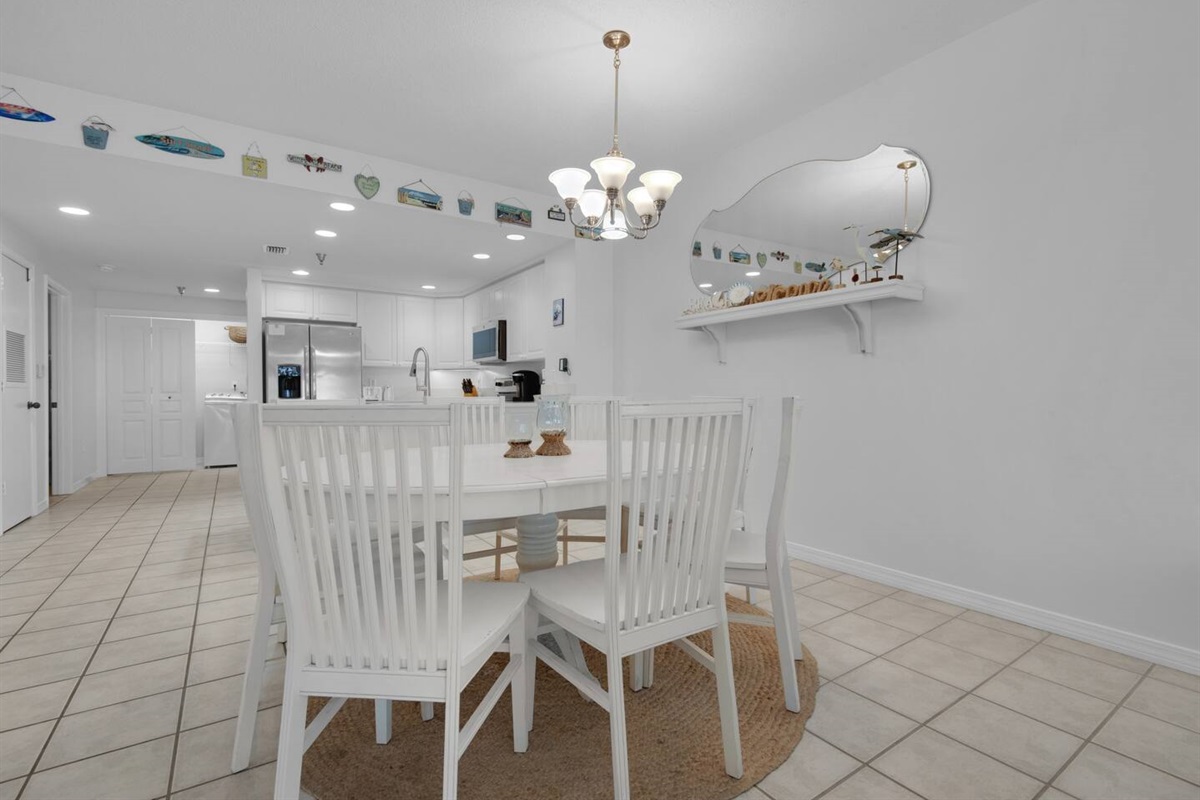 Dining Room seating for 6!