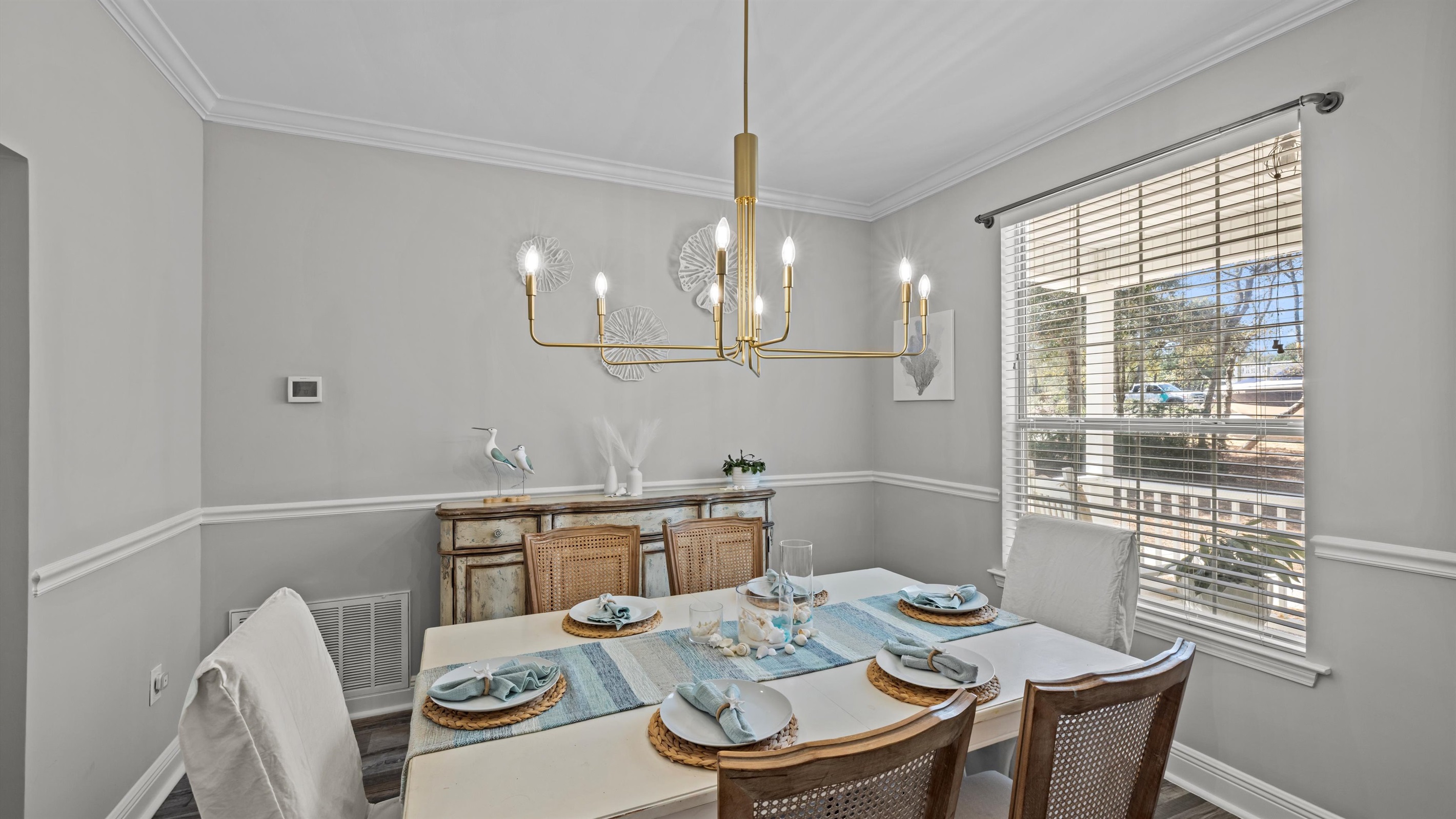 Coastal dinners, card games, or morning mimosas — the heart of the cottage is ready for memories.