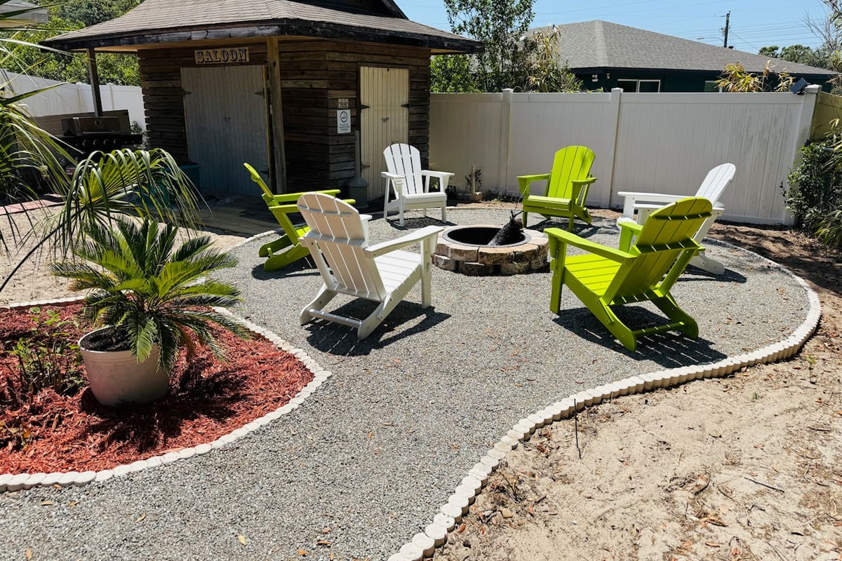 Warm up by the fire in our whimsical outdoor lounge area. This cozy fire pit area is the perfect spot for evening chats, stargazing, or roasting marshmallows by the light of the flames.