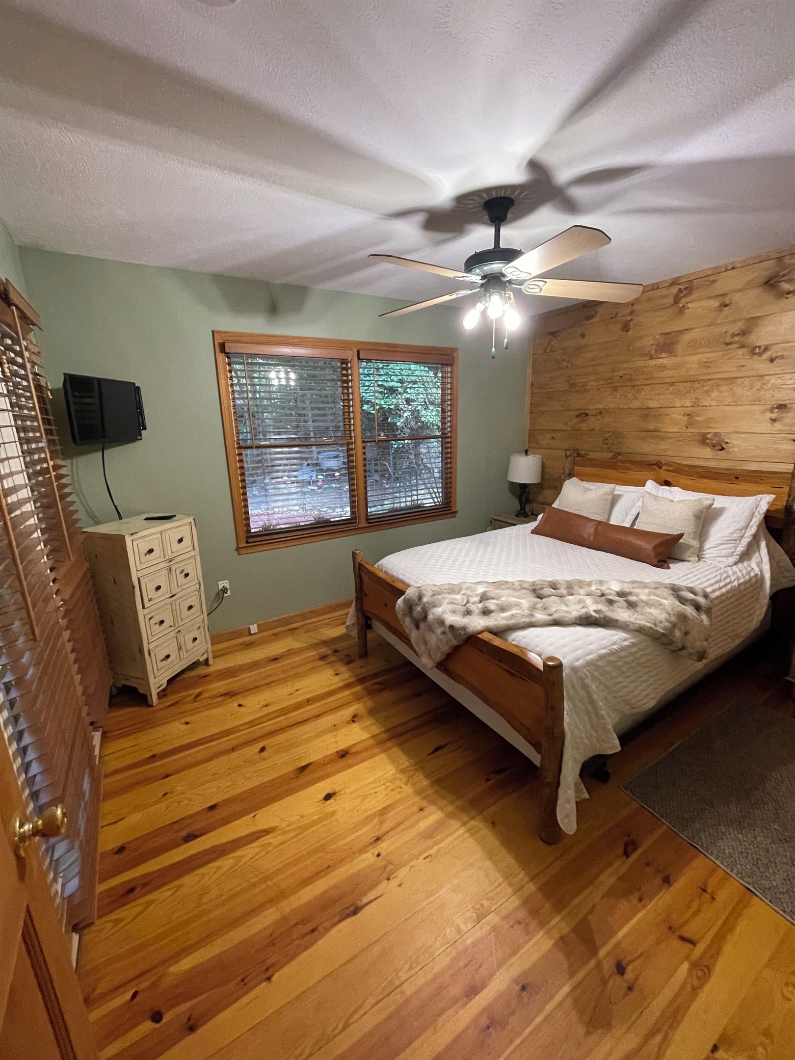 Queen Bed