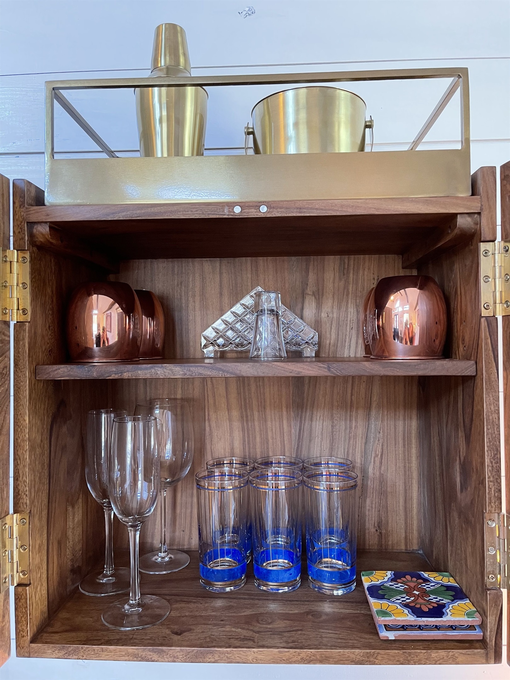 Belly up to the bar. Shake your favorite cocktail or pour a glass of bubbly to enjoy.