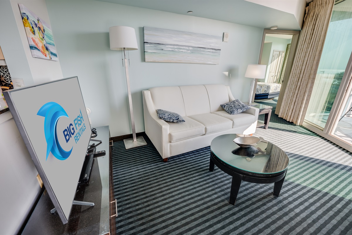 Living Room with Stunning Views🌊☀️