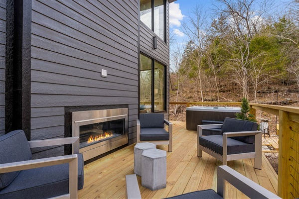 Outdoor Lounge: Relax by the fire while enjoying stunning nature views and a soothing hot tub!