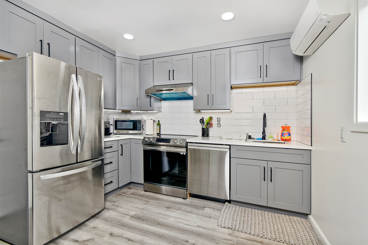 09-1362-shortridge-unit-b-jadu-kitchen-overview-with-stainless-fridge
